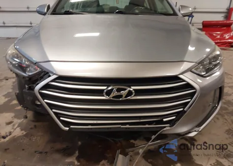 2017 Hyundai Elantra Value Edition z USA, uszkodzony, nr VIN 5NPD84LF6HH139758